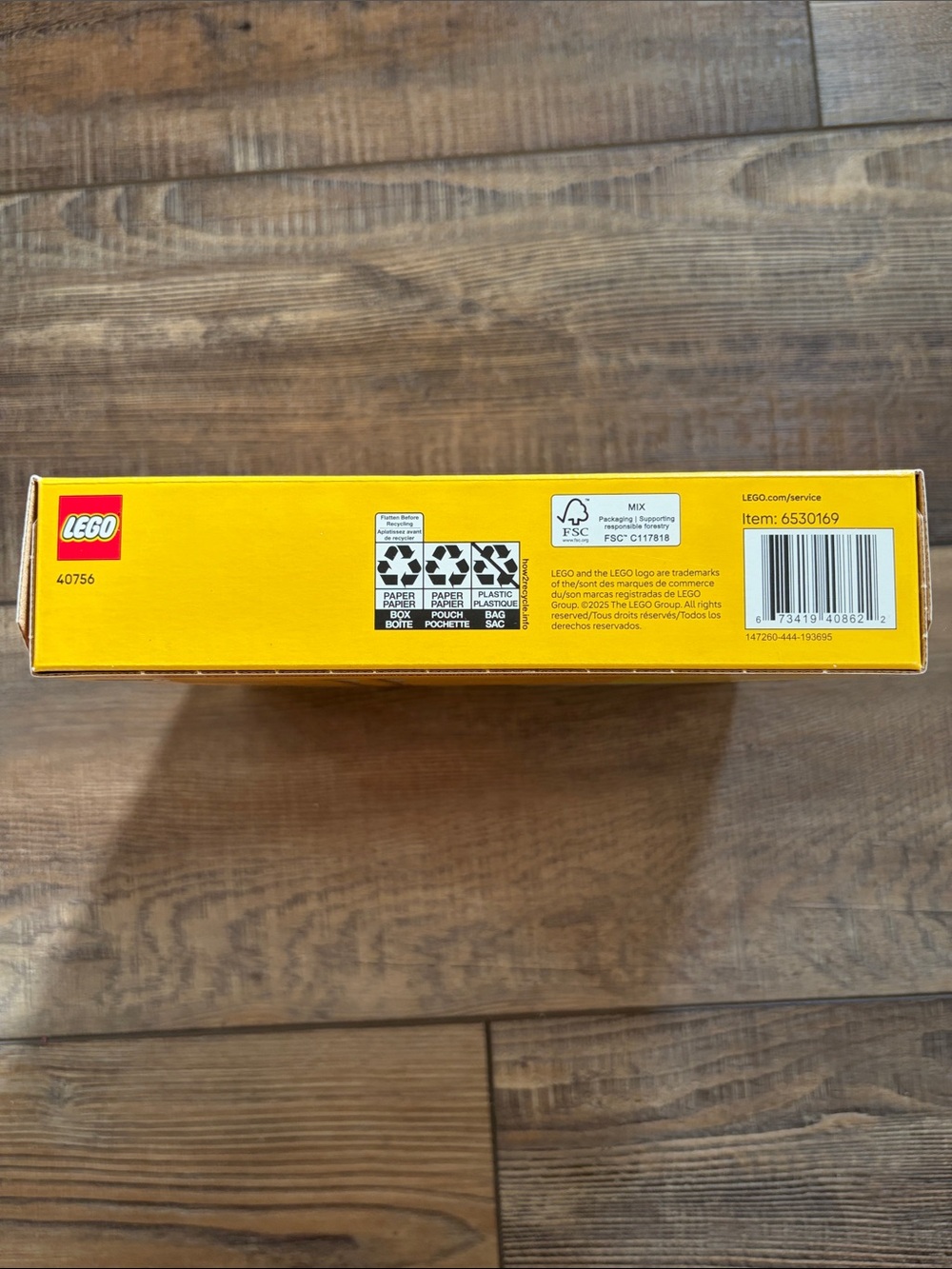 Lego Limited Edition Lucky Knots Decorative Hangings in Red and Gold - Picture 4 of 6